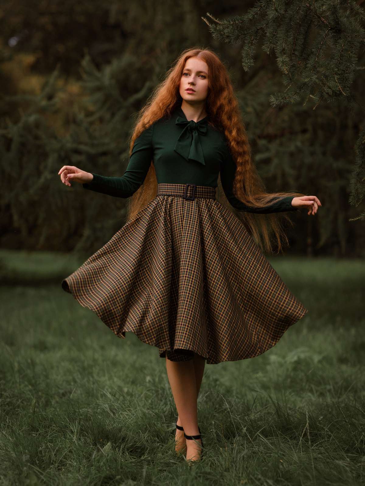 1950ER DUNKELGRÜNES KARIERTES STRICKKLEID - Image 3