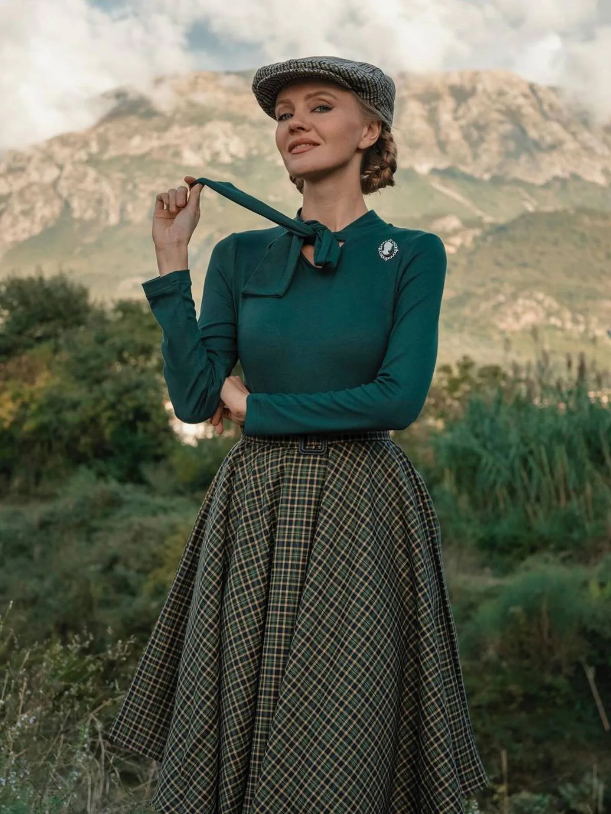 1950ER DUNKELGRÜNES KARIERTES STRICKKLEID - Image 2