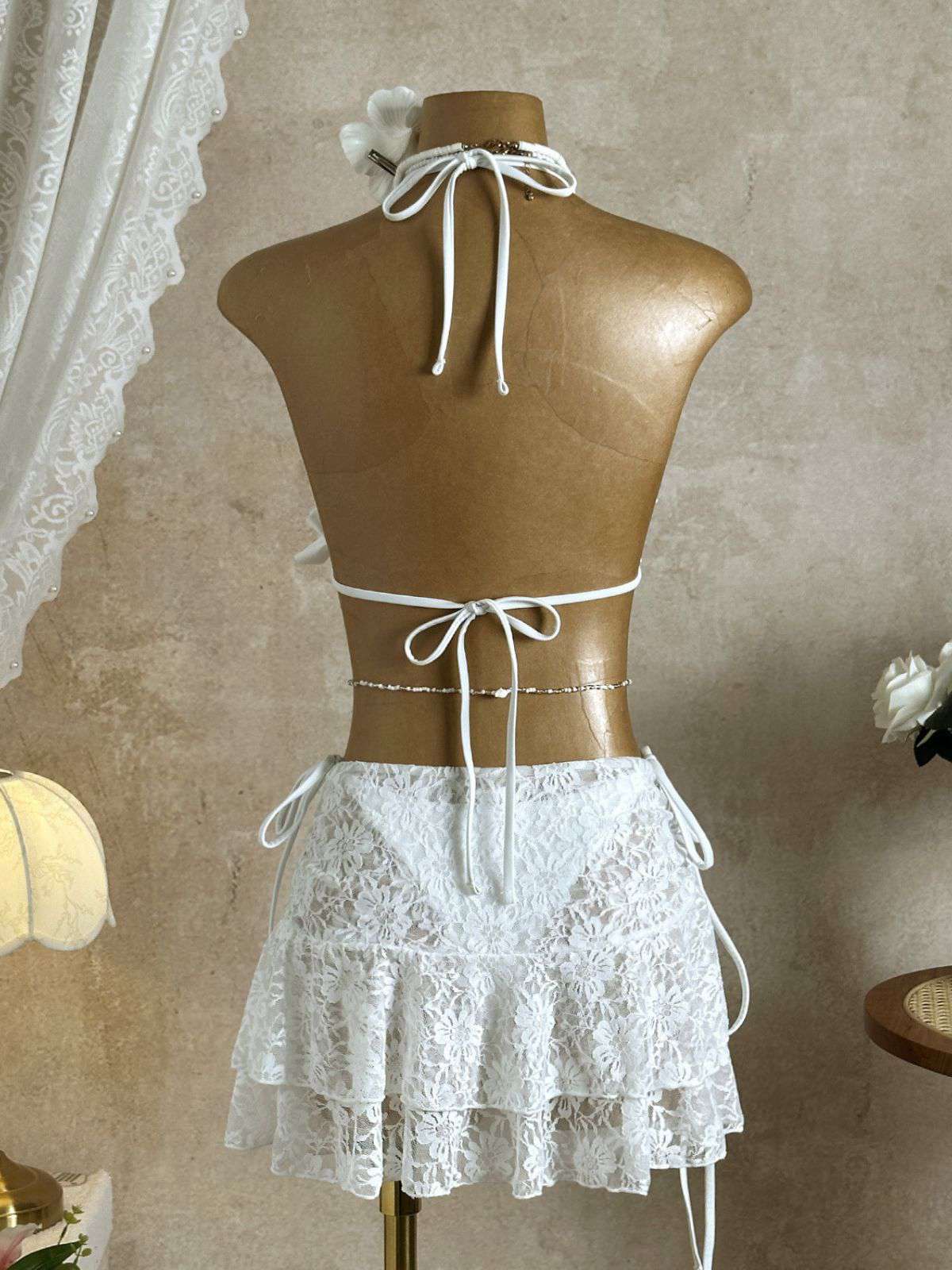 1960er Rüschen Halter Bikini Set & Blumen Spitze Cover-Up - Image 12