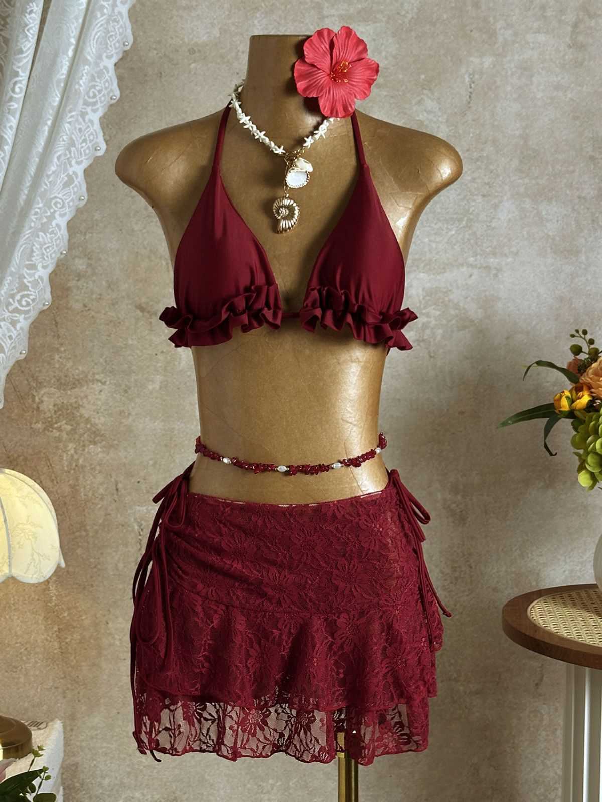 1960er Rüschen Halter Bikini Set & Blumen Spitze Cover-Up - Image 3