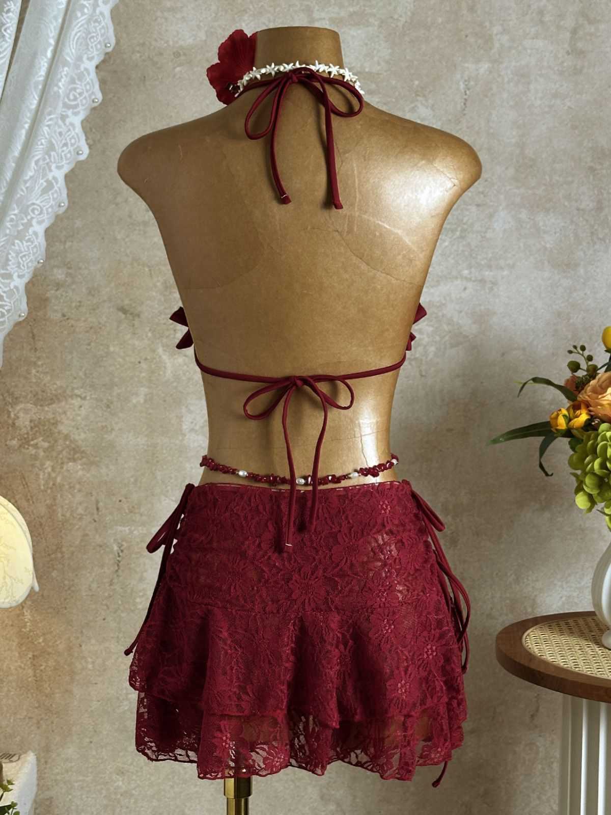 1960er Rüschen Halter Bikini Set & Blumen Spitze Cover-Up - Image 4