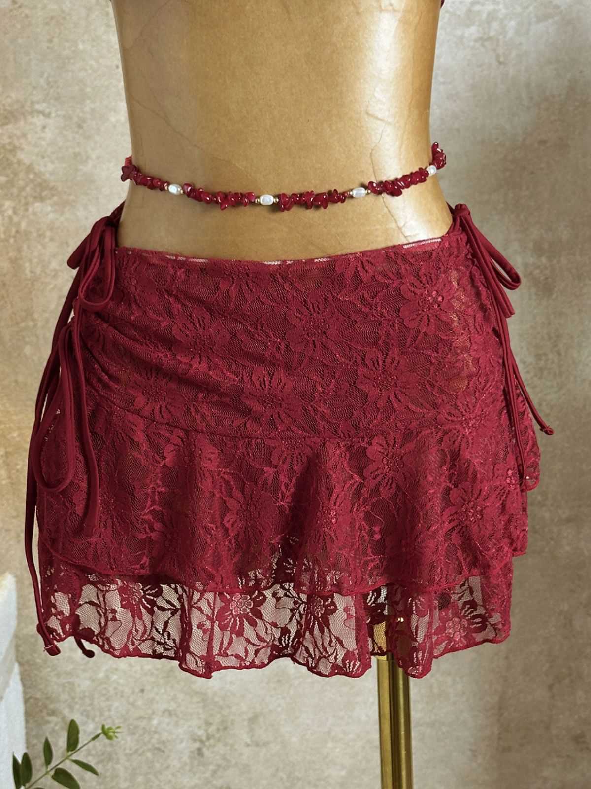 1960er Rüschen Halter Bikini Set & Blumen Spitze Cover-Up - Image 5