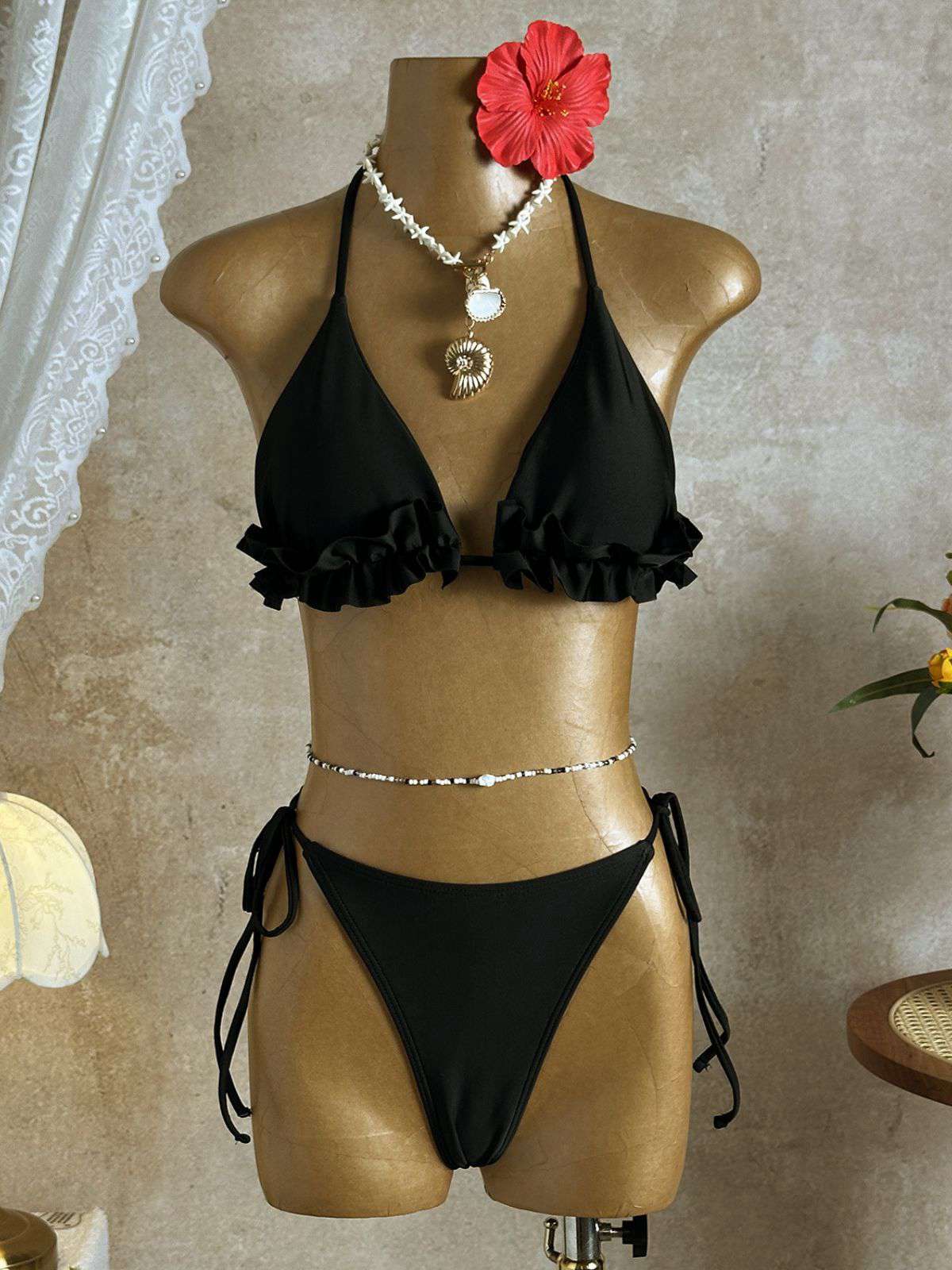 1960er Rüschen Halter Bikini Set & Blumen Spitze Cover-Up - Image 8