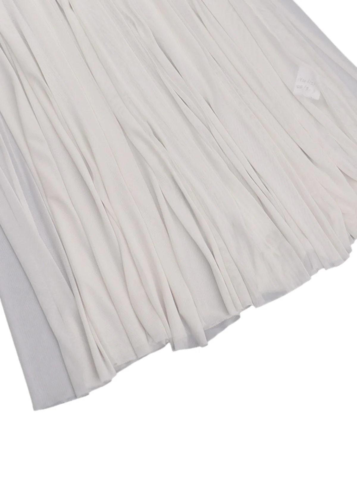 30er Maxikleid mit V-Ausschnitt, Riemchen und fließendem Netz-Design - Image 7