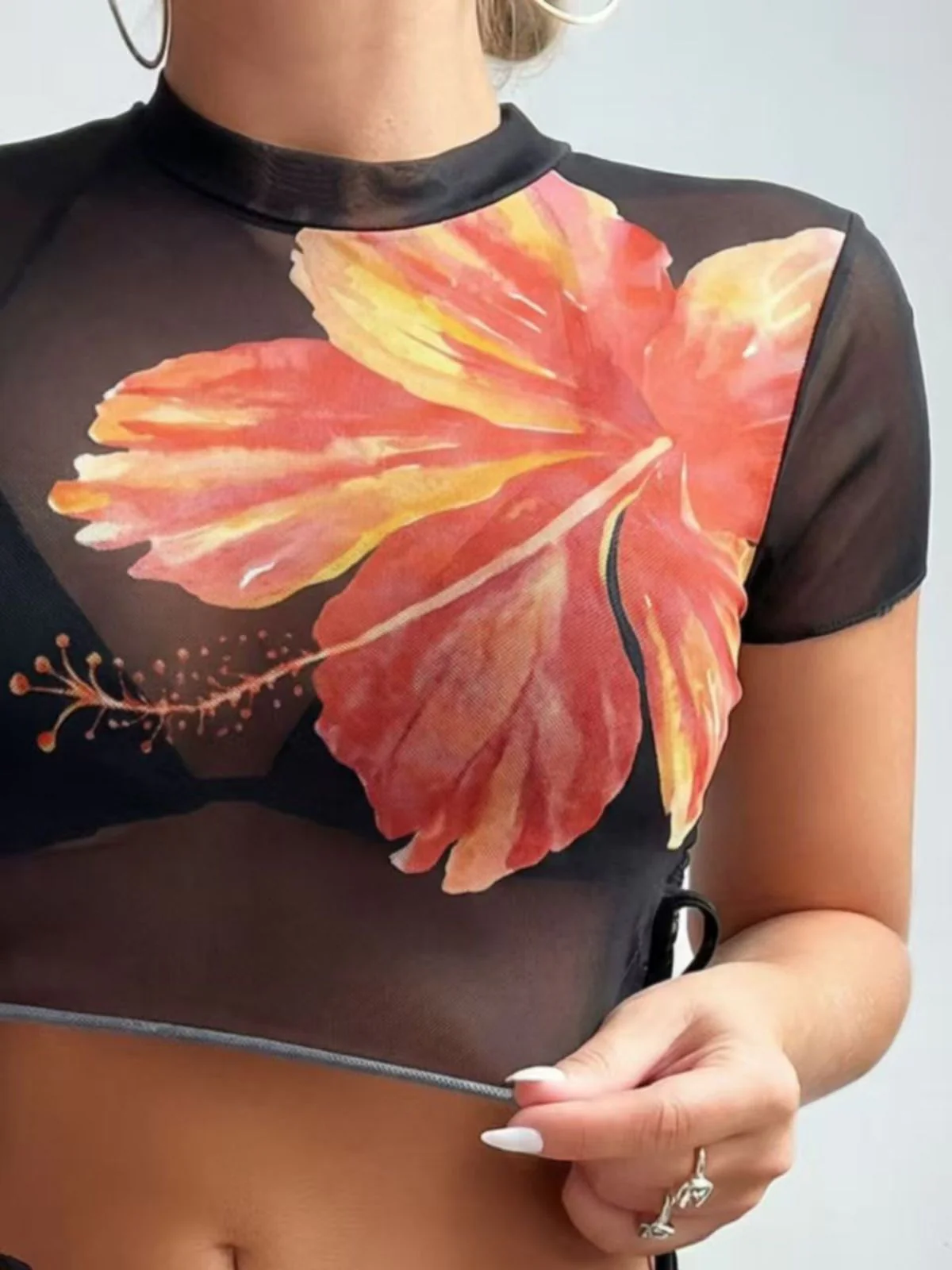 40er Bikini-Set mit Crop-Top, Tropenblumen und transparent in Schwarz - Image 4