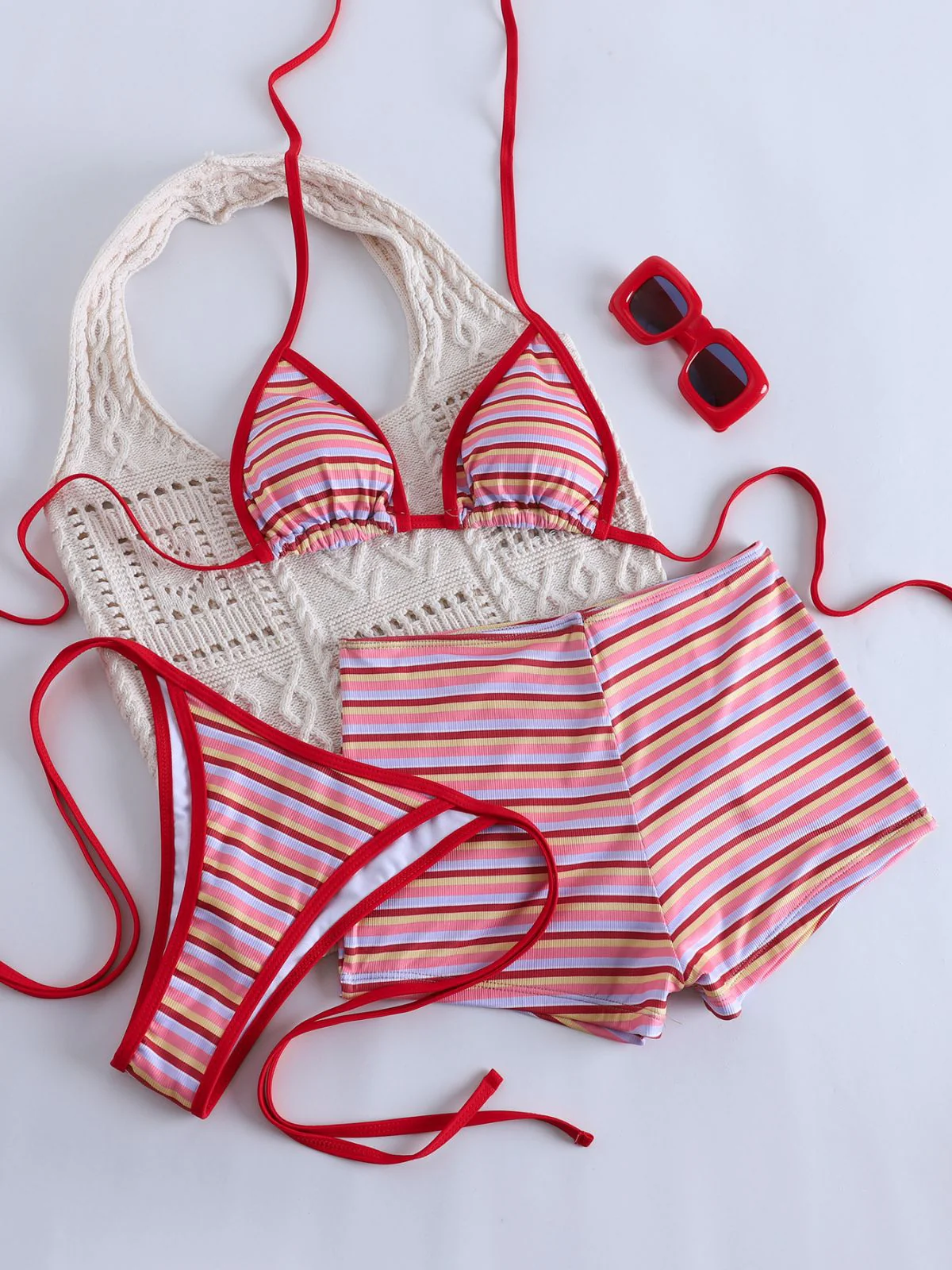 40er Bikini-Set mit Neckholder, Streifen und geripptem Dreieck in Rot - Image 4