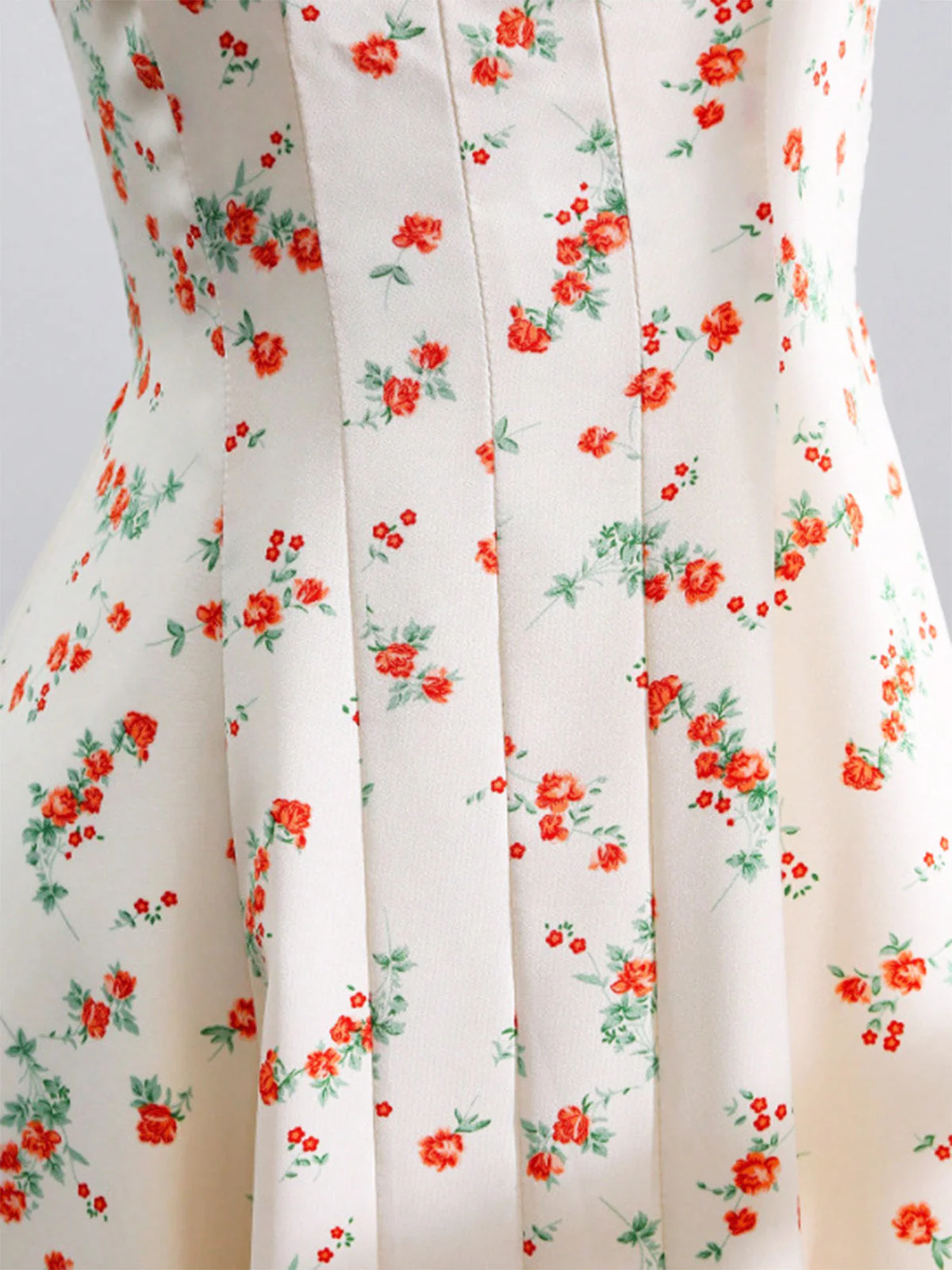 50er Kleid mit Herzausschnitt, Ditsy-Blumen und Bindegürtel in Beige - Image 4