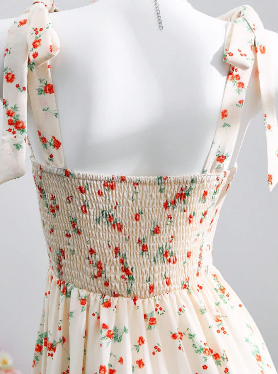 50er Kleid mit Herzausschnitt, Ditsy-Blumen und Bindegürtel in Beige - Image 6