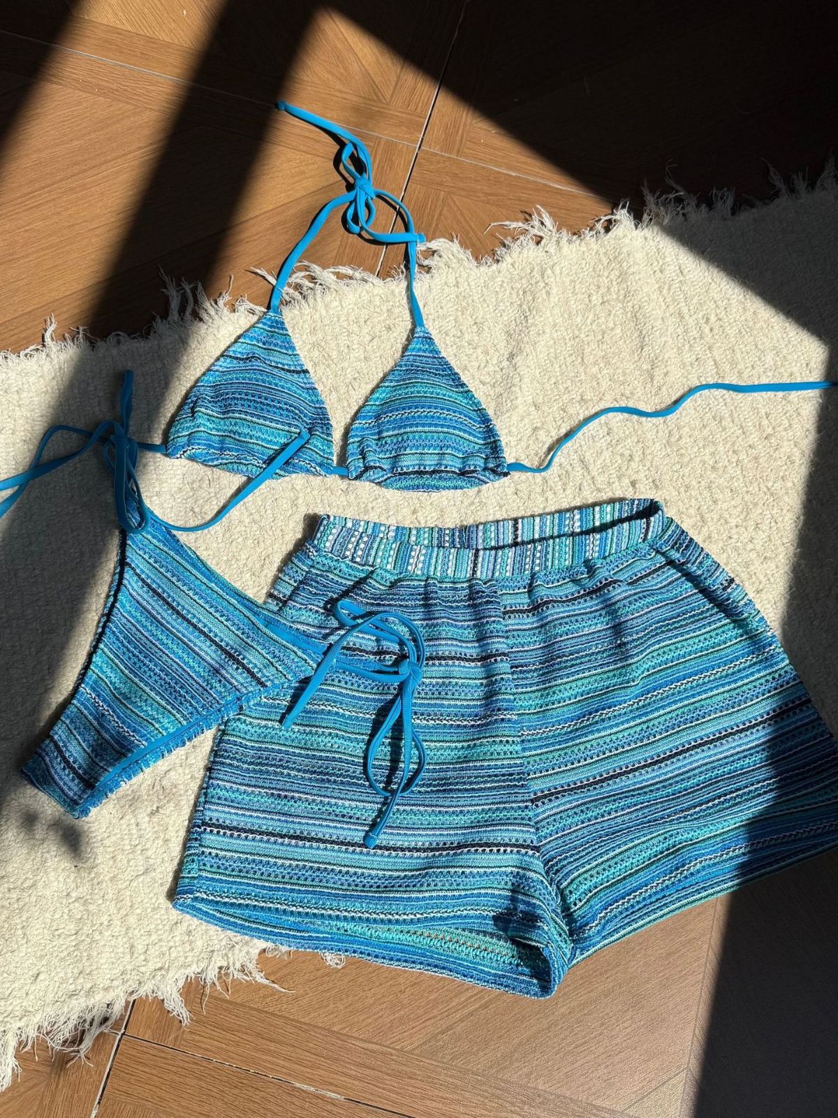 60er Bikini-Set mit Neckholder, Streifen und Dreieck-Top - Image 10