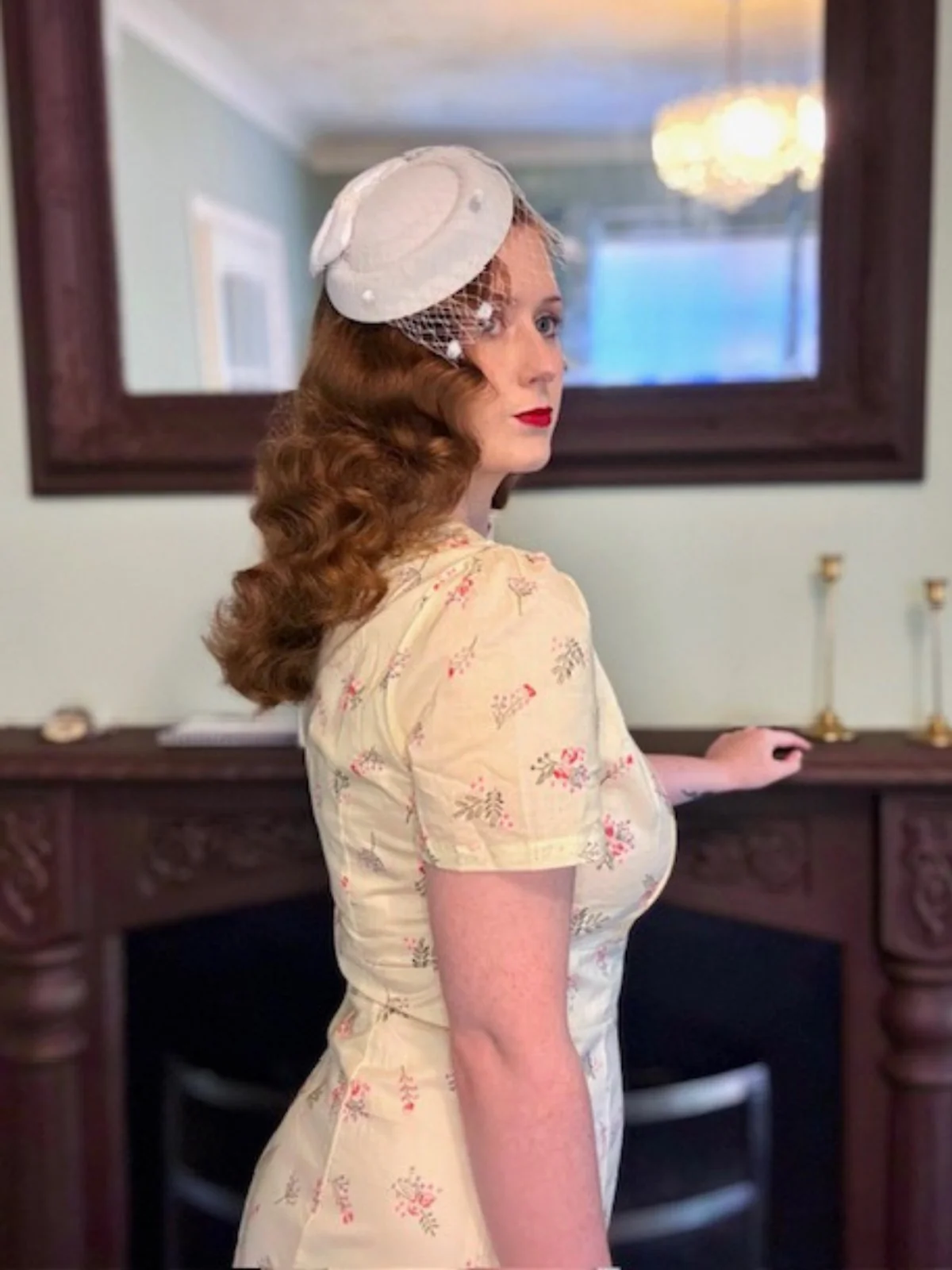 Beige 1940er Puffärmel Revers Blumen Kleid - Image 2