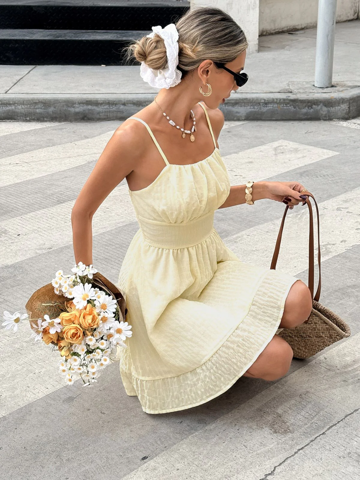 Beige 60er Minikleid mit Spaghettiträger und gerafft - Image 4