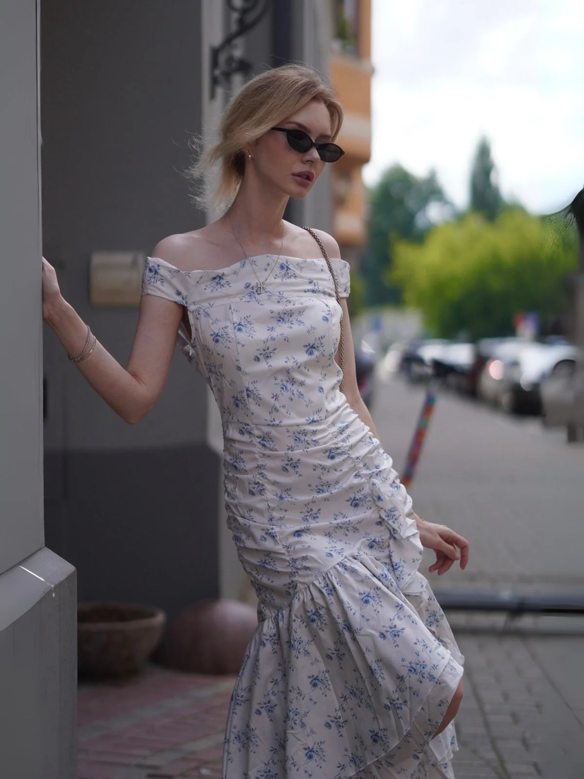 Blau 1930er Schulterfrei Blumen Rüschen Kleid - Image 3