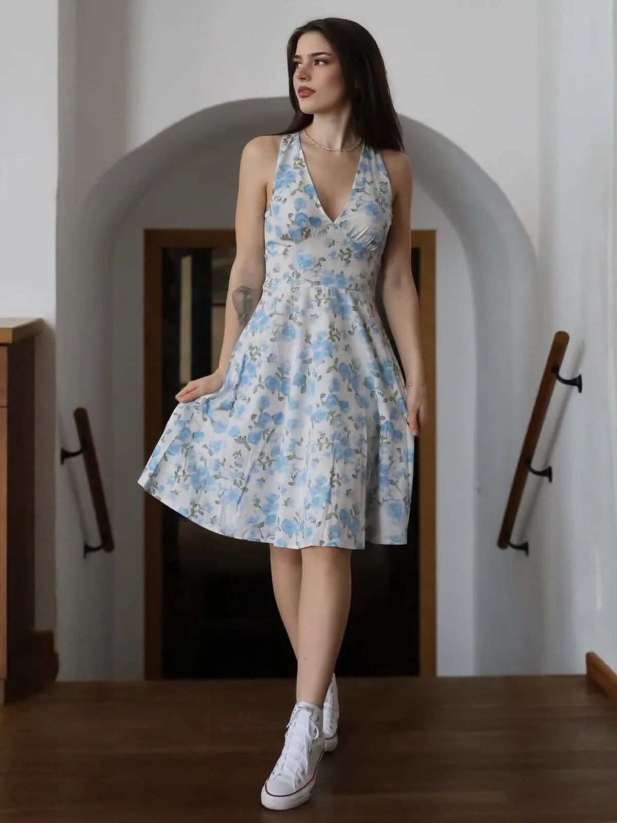 Blau 1950er Blumen V-Ausschnitt Kleid - Image 2