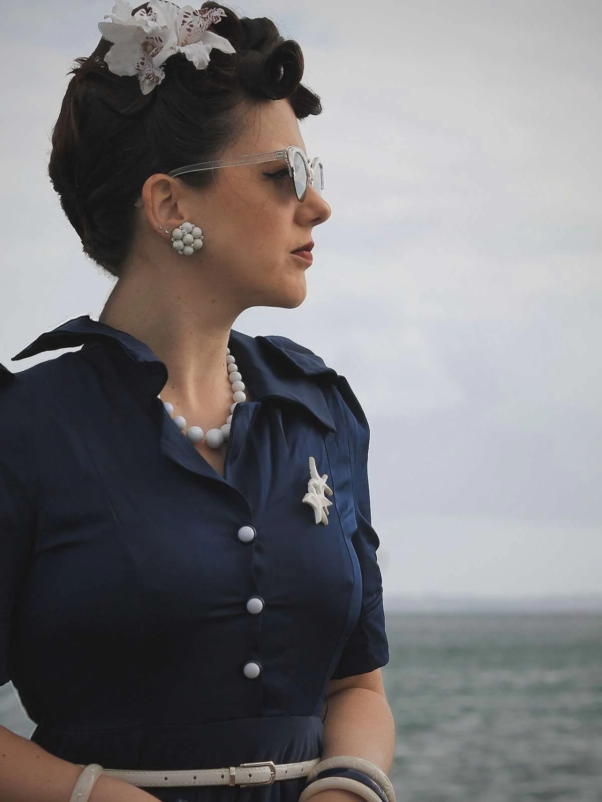 Blaues 1940er Kleid mit kurzen Ärmeln und Revers - Image 3