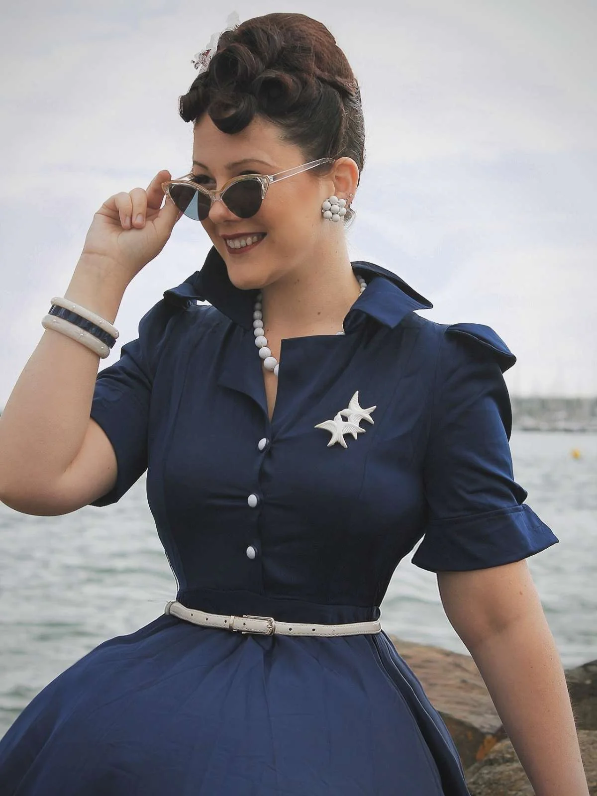 Blaues 1940er Kleid mit kurzen Ärmeln und Revers - Image 5