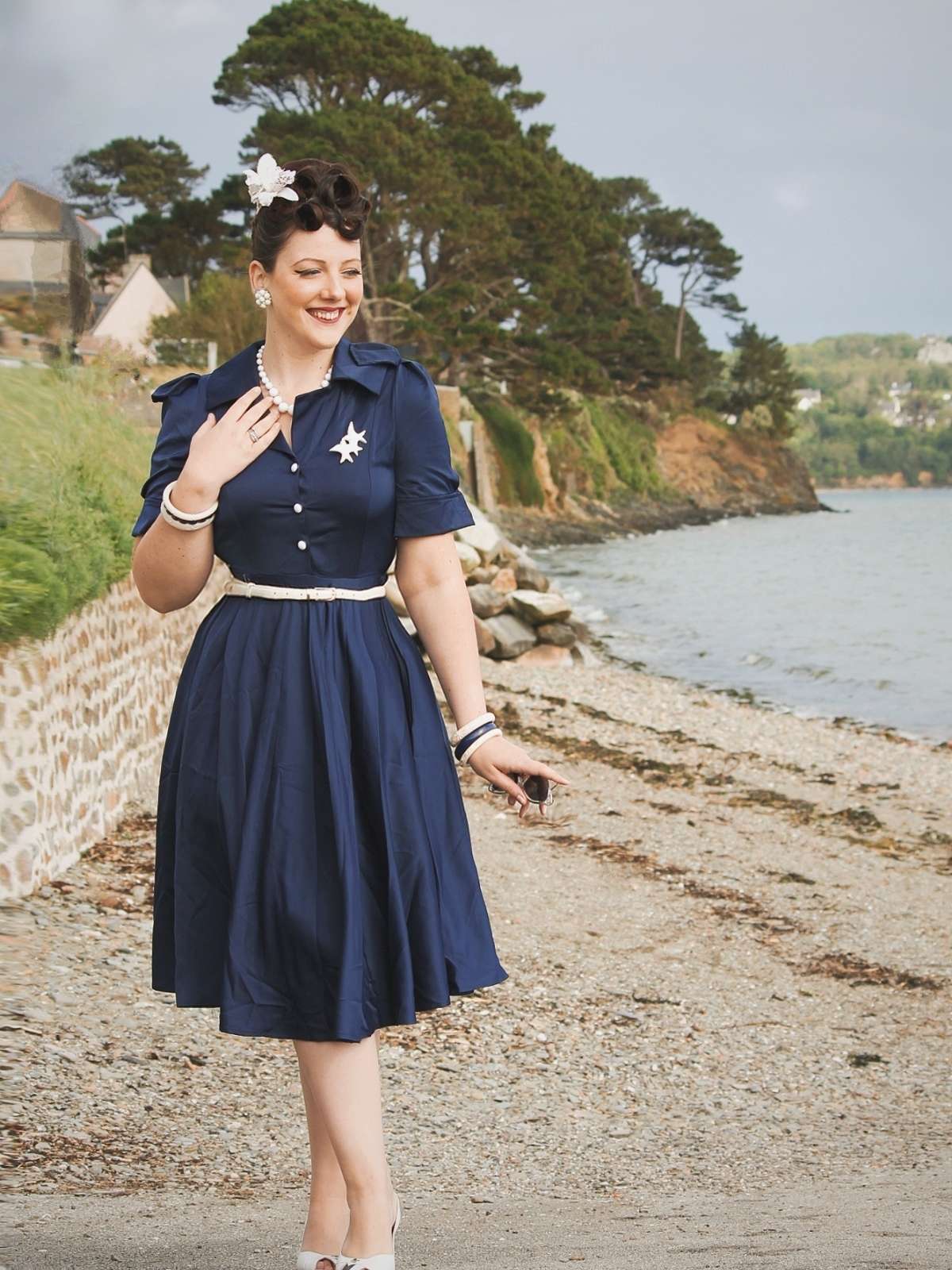 Blaues 1940er Kleid mit kurzen Ärmeln und Revers - Image 6