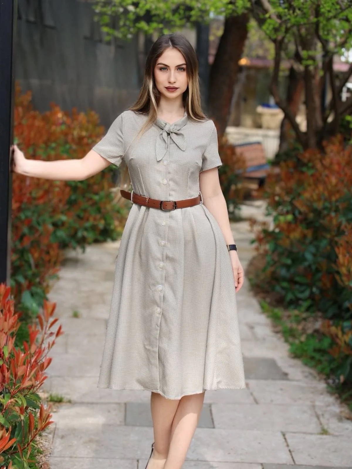 Braun 1940er Kleines Fensterkaro Plaid Kleid - Image 2