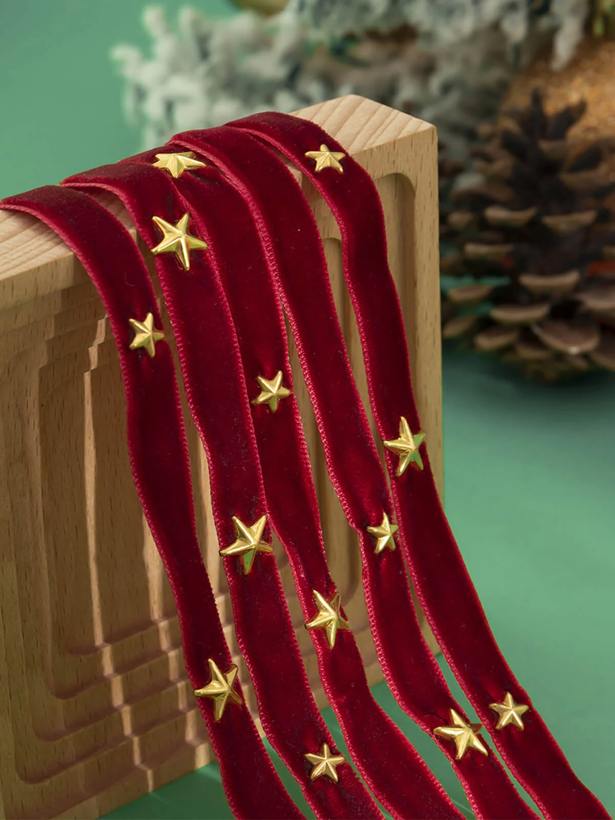 Burgunderfarbener Weihnachtsstern Breite Halskette aus Samt - Image 5