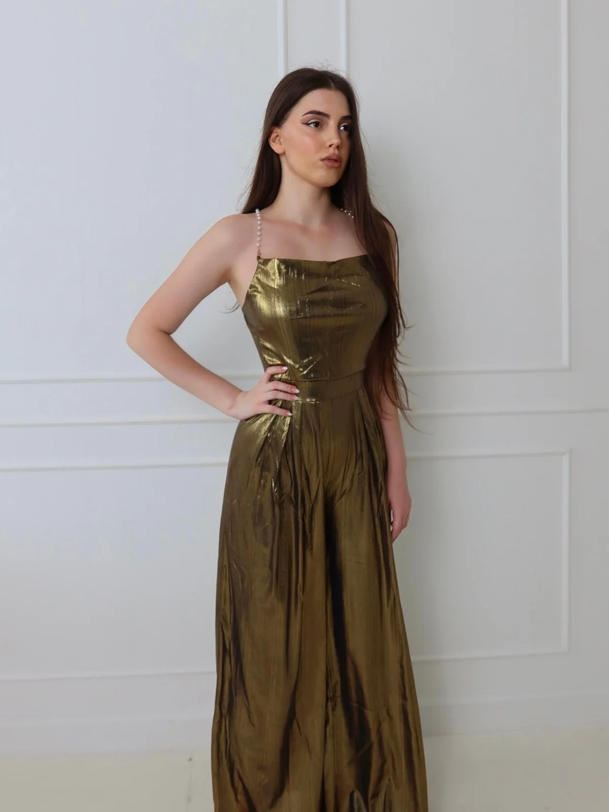 Disco outfit Metallic Gold 1980er Wasserfallkragen Spaghetti Träger Jumpsuit - Image 3