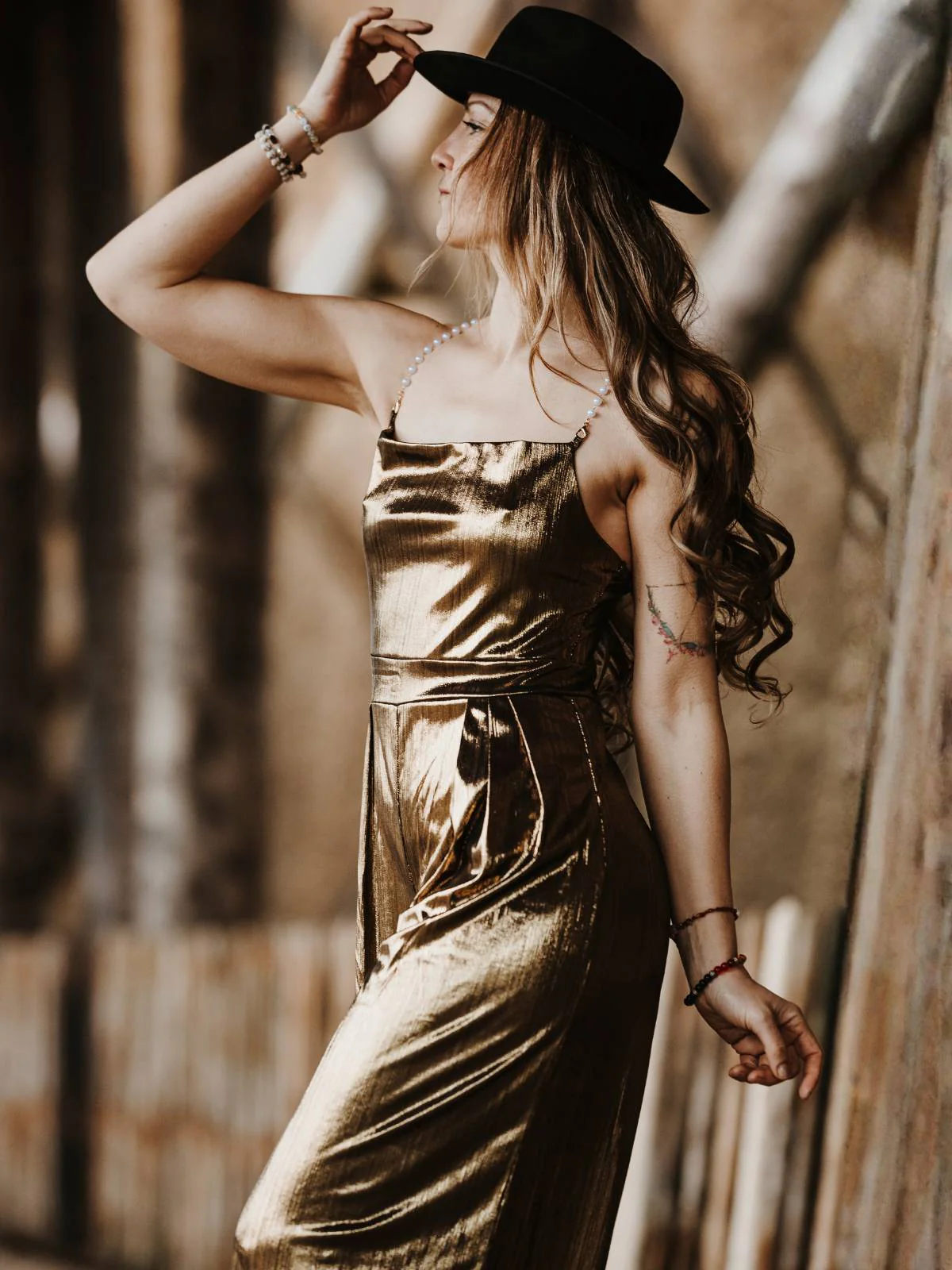 Disco outfit Metallic Gold 1980er Wasserfallkragen Spaghetti Träger Jumpsuit - Image 2