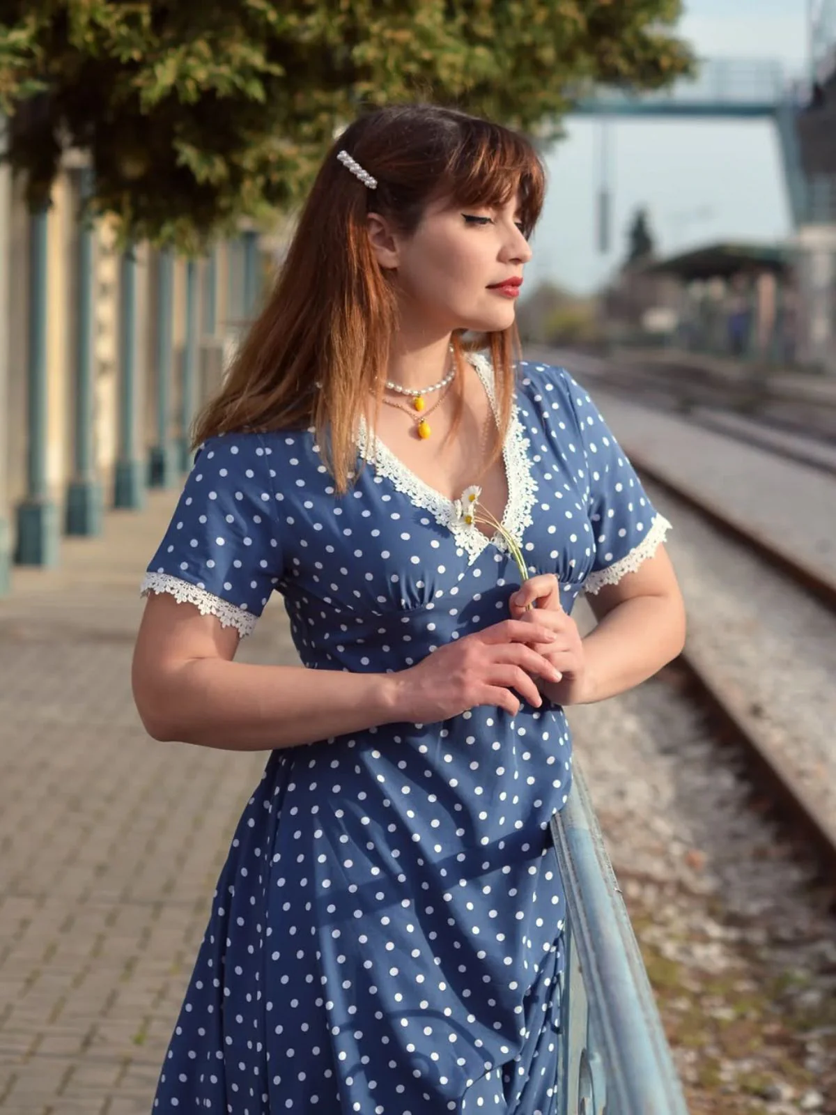 Dunkelblau 1930er V-Ausschnitt Polka Dots Kleid mit Gürtel - Image 8