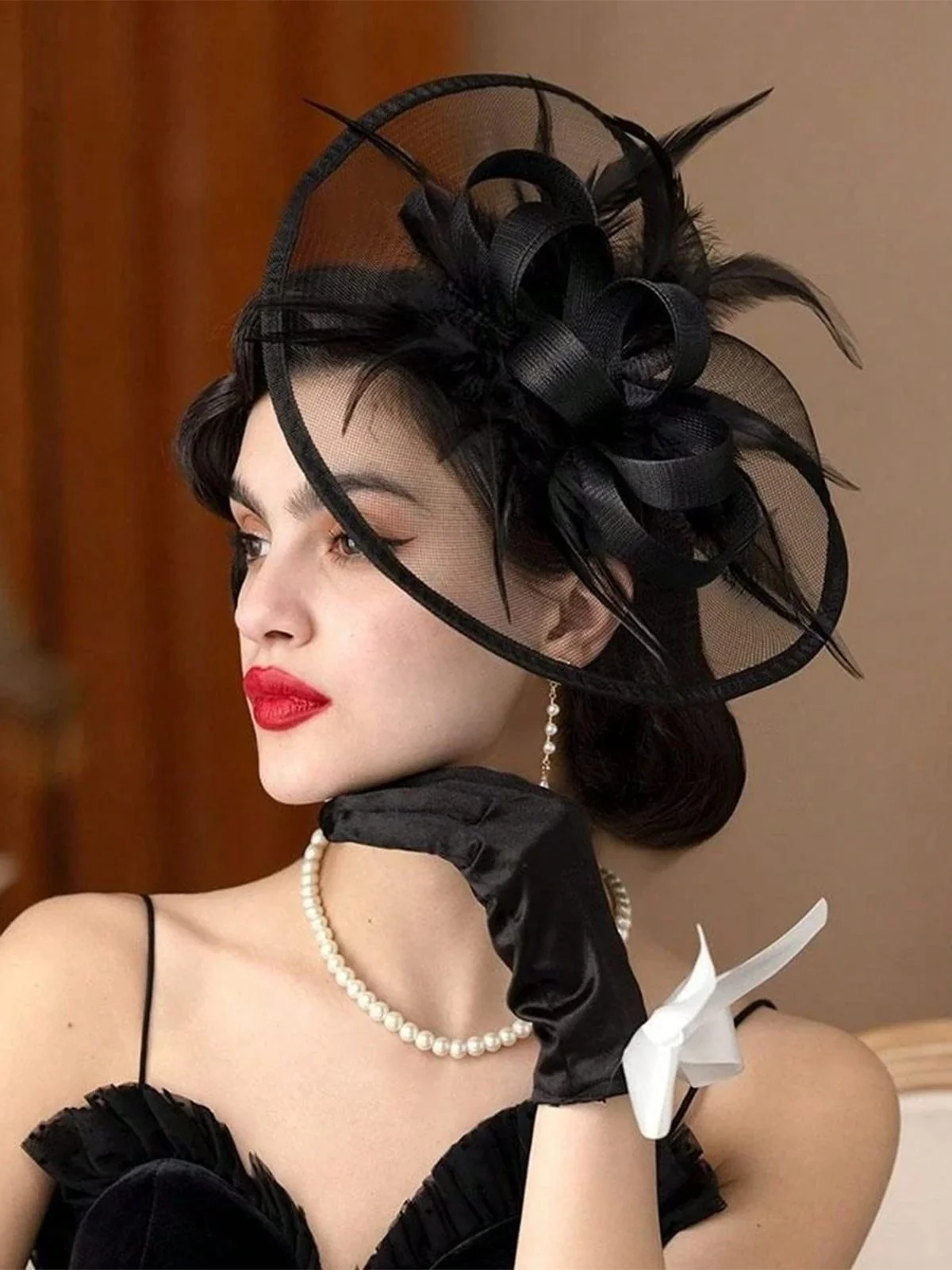 Fascinator-Hut mit Federn und Schleier - Image 3