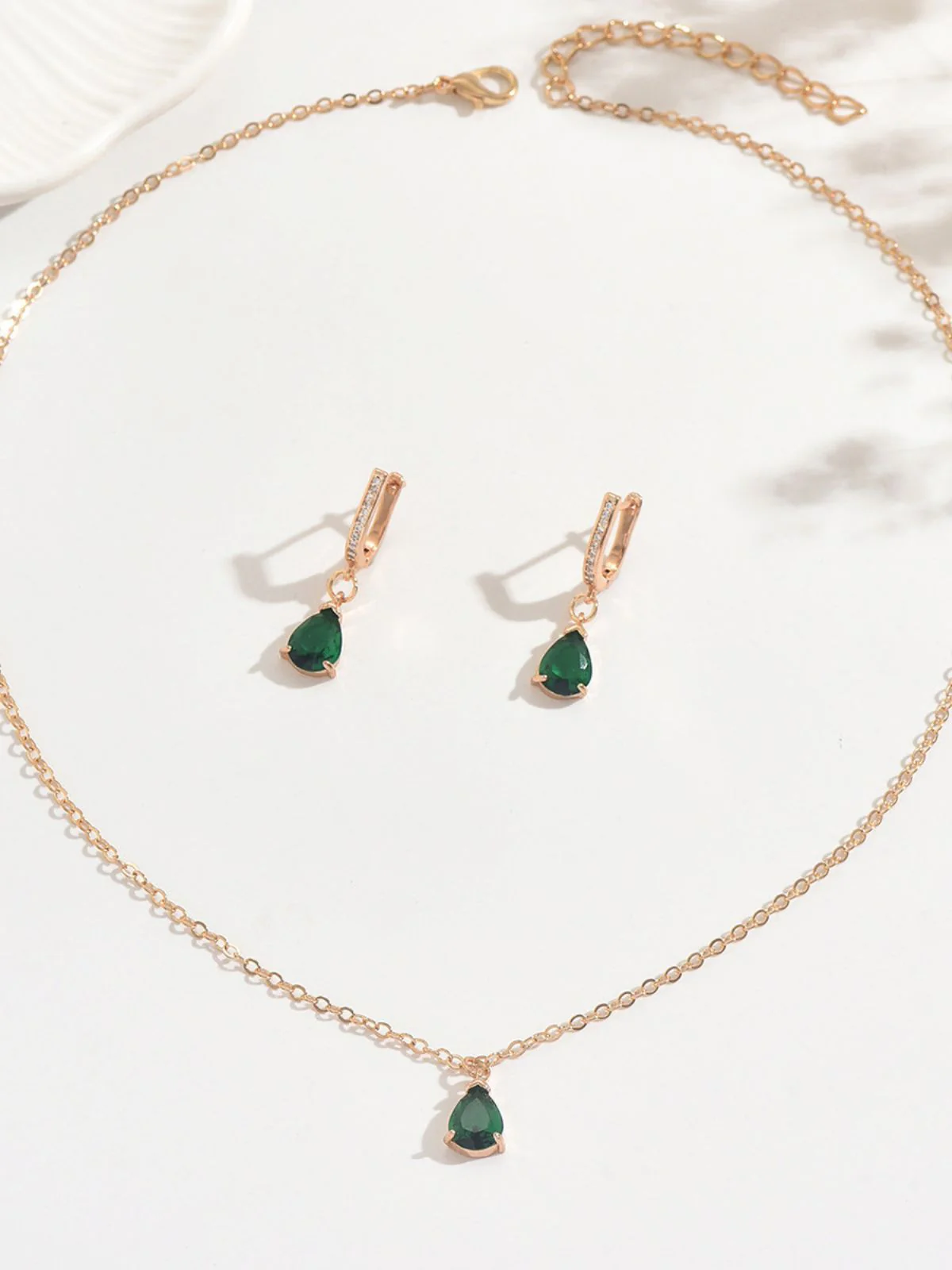 Gold Tropfen Ohrringe & Halskette Set - Image 10