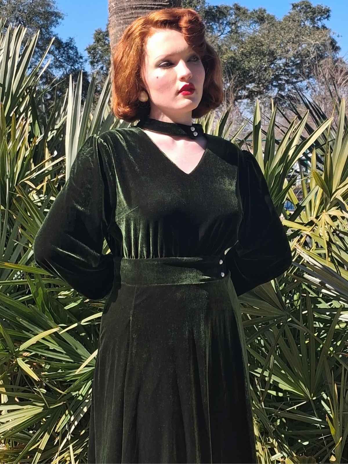 Grün 1950er Schlüsselloch V-Ausschnitt Perle Samt Kleid - Image 3