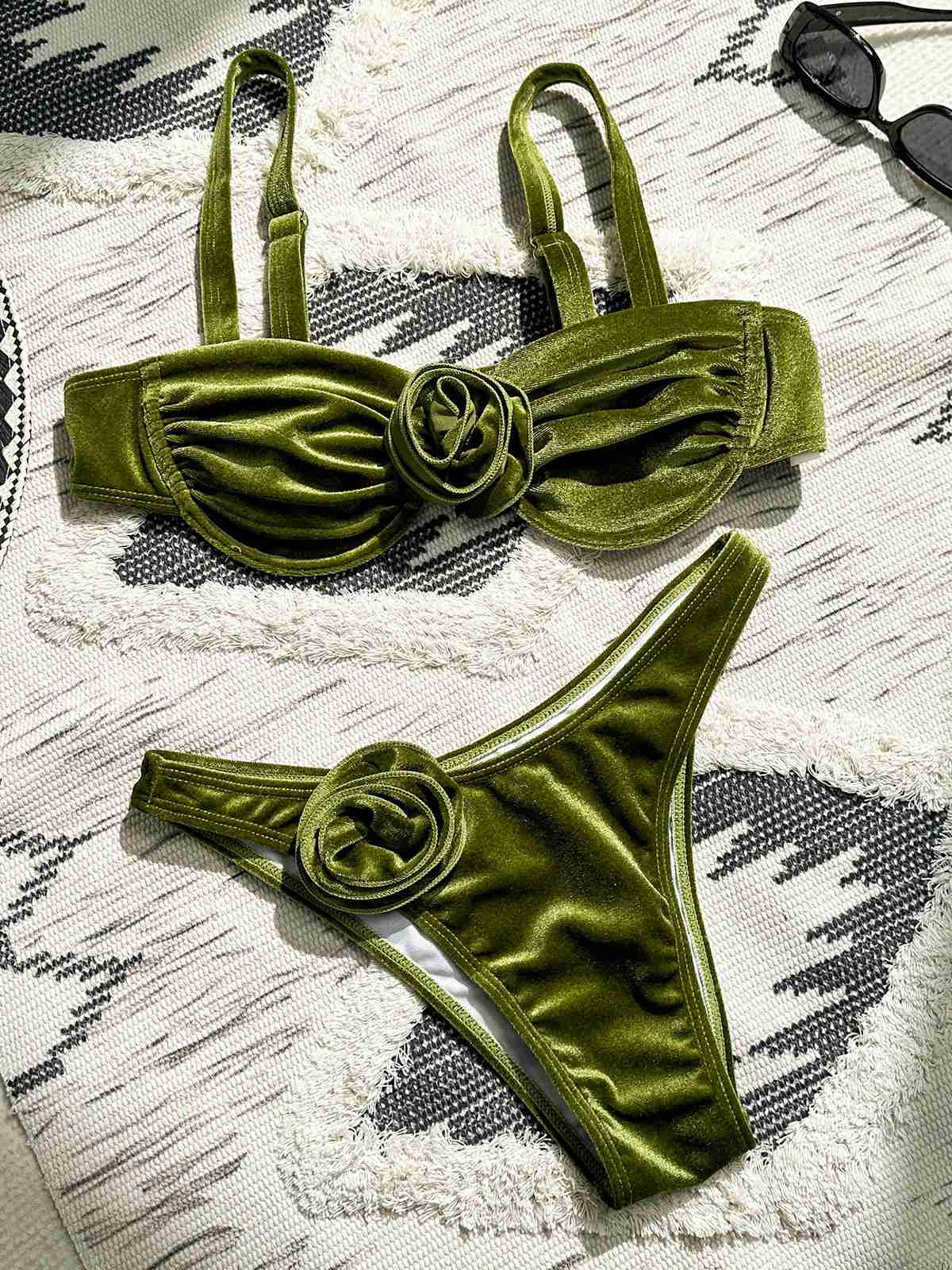 Grün 1960er Solide Samt 3D Rose Bikini Set - Image 3