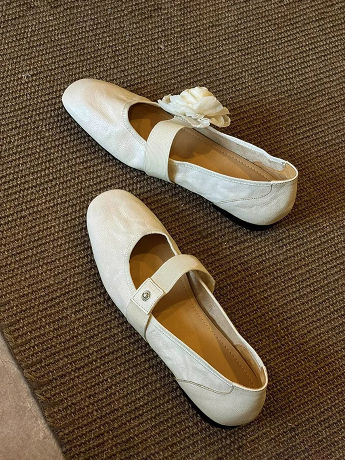 Kunstleder Mary Jane Flats mit abnehmbaren 3D-Blüten - Image 2