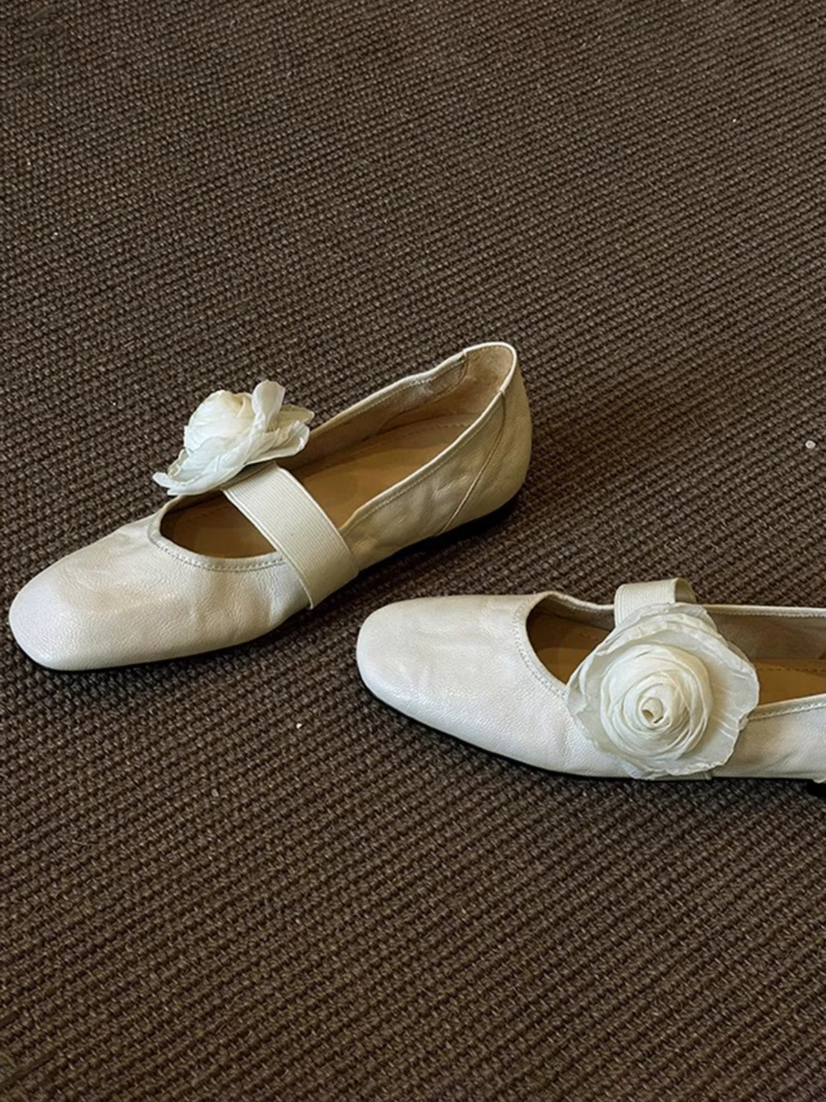 Kunstleder Mary Jane Flats mit abnehmbaren 3D-Blüten - Image 3