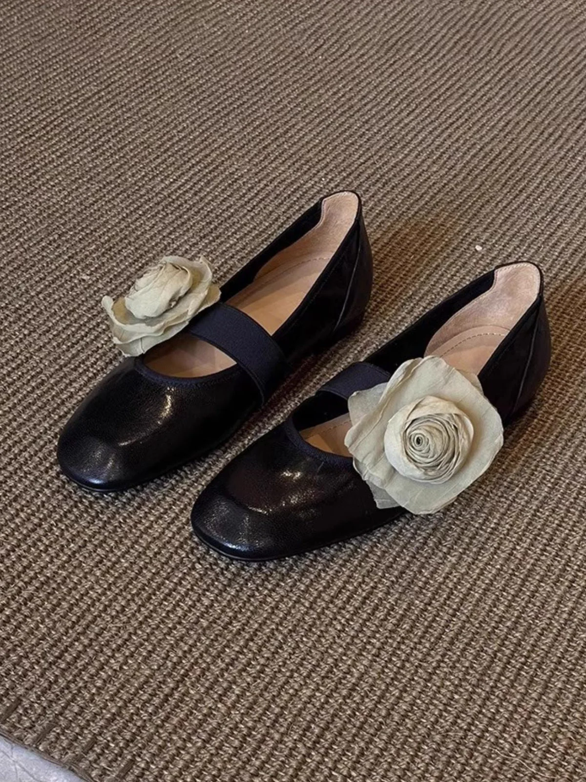 Kunstleder Mary Jane Flats mit abnehmbaren 3D-Blüten - Image 4
