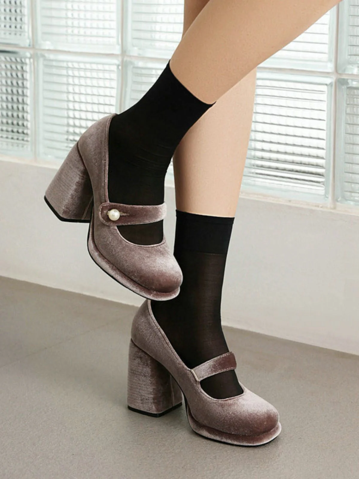 Mary Jane Samt Perlenknopf Blockabsatz Schuhe - Image 10