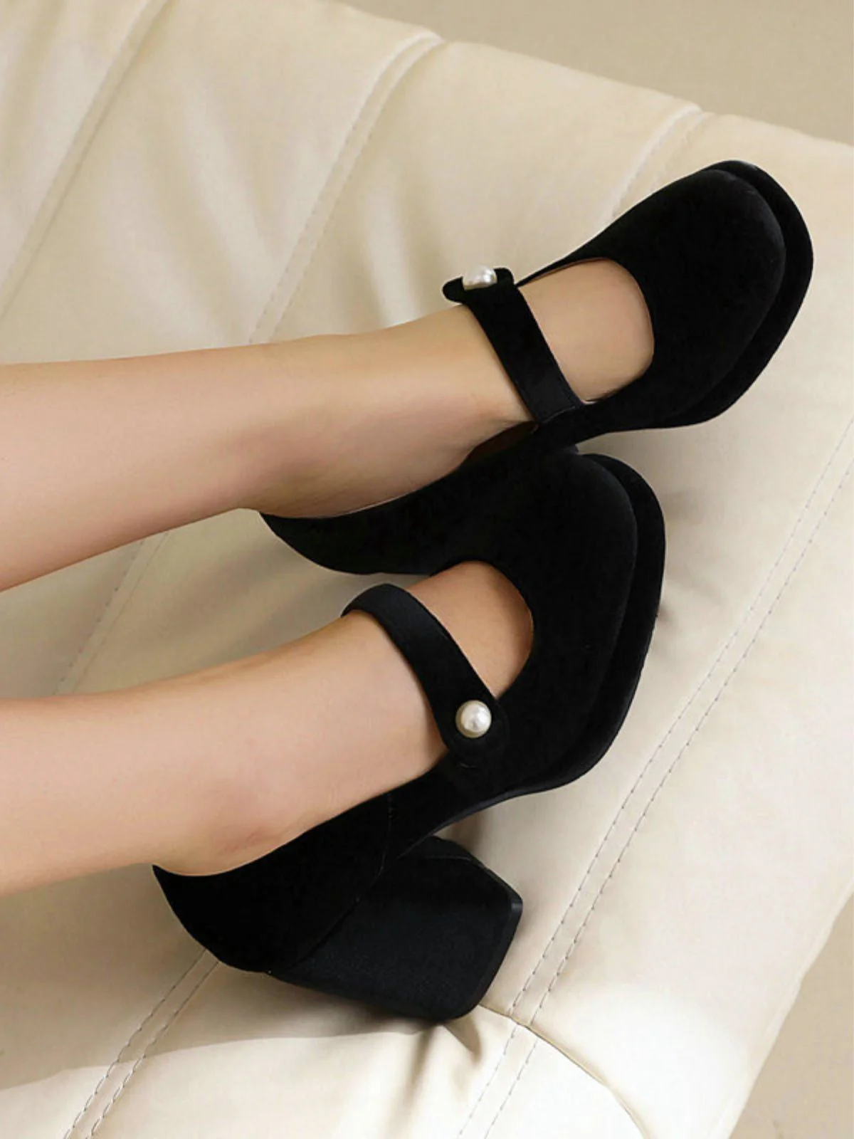 Mary Jane Samt Perlenknopf Blockabsatz Schuhe - Image 3