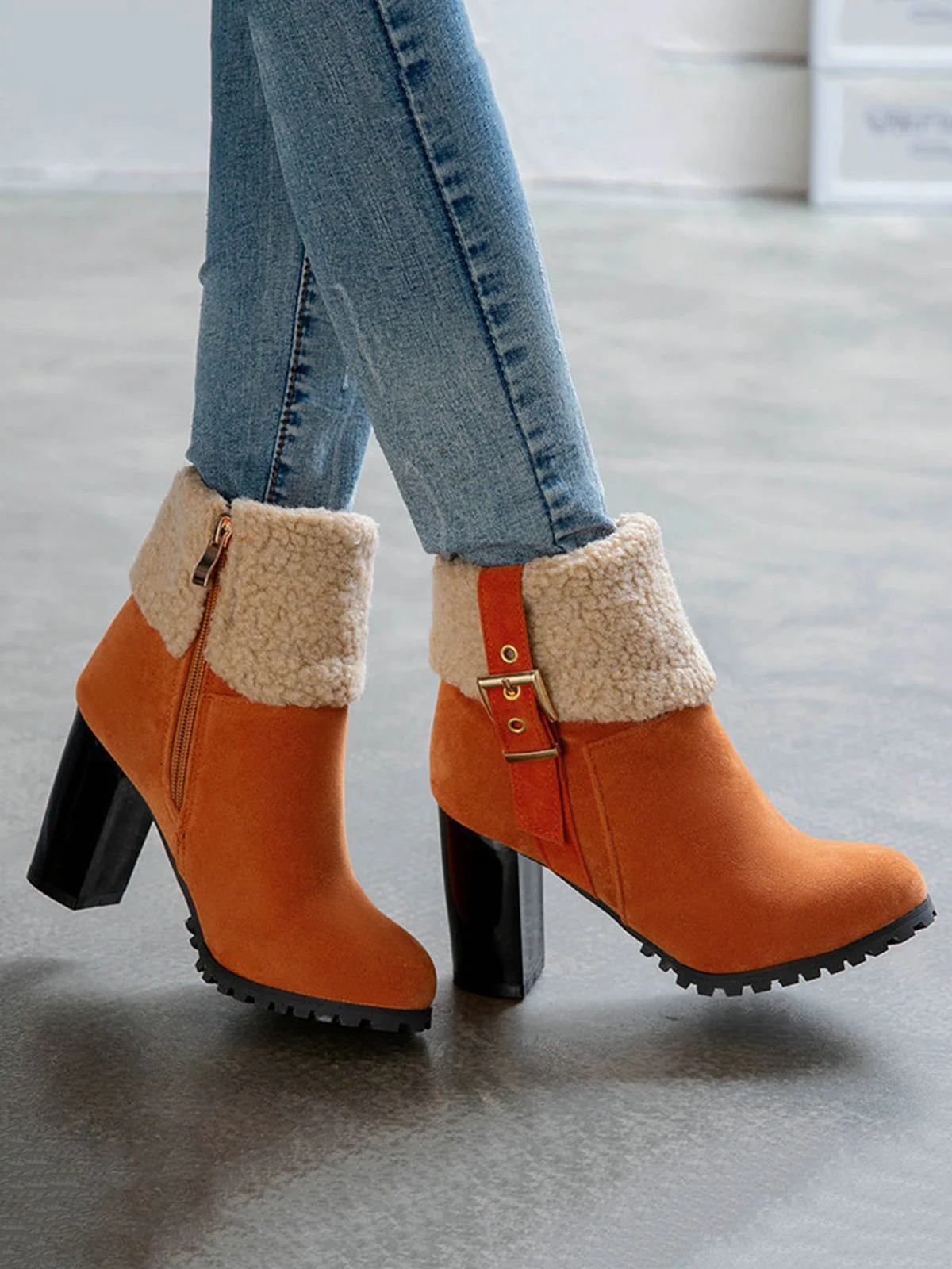 RETRO PLUS – KURZE STIEFEL AUS SAMT MIT DICKEM ABSATZ - Image 14
