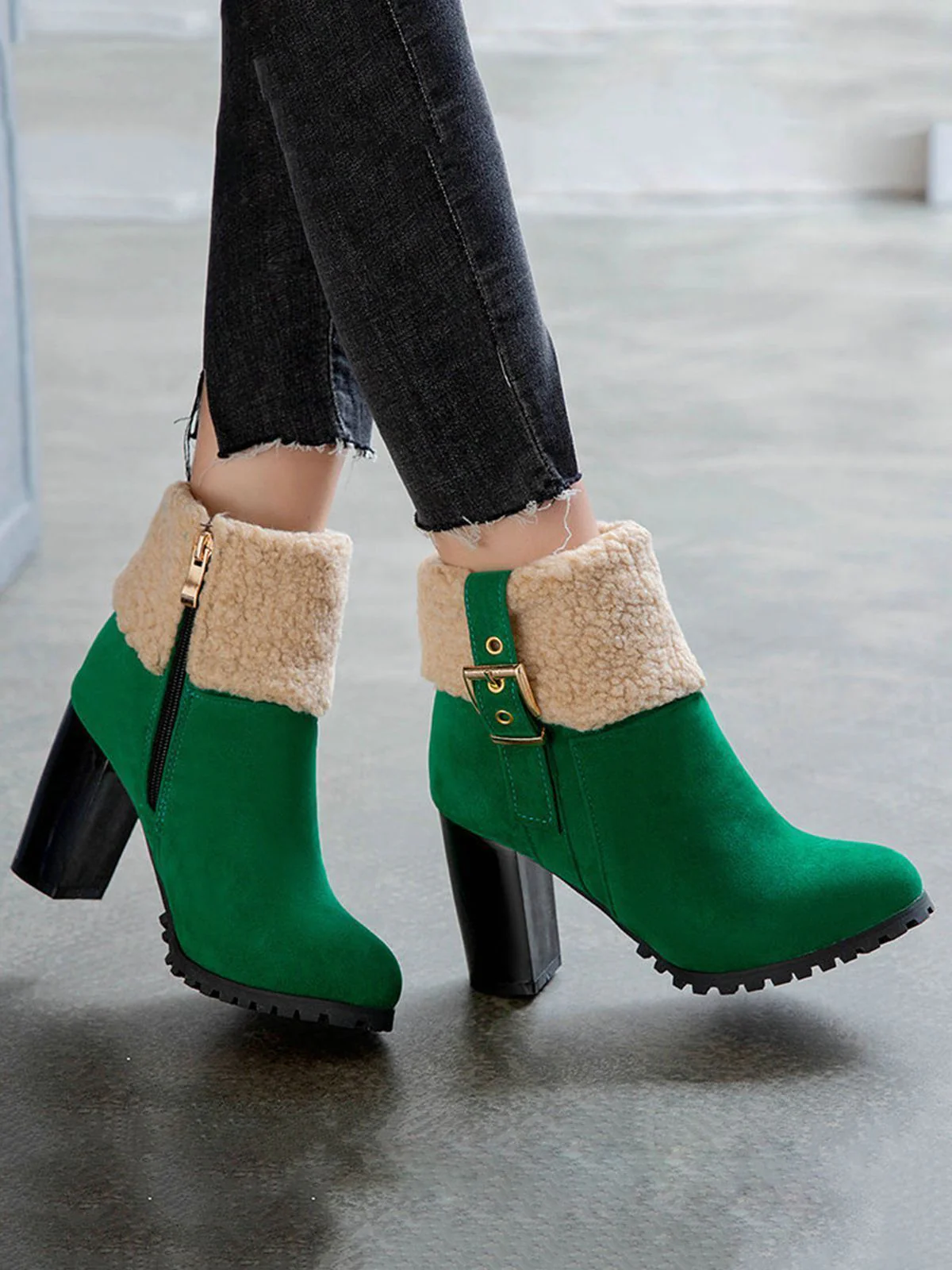 RETRO PLUS – KURZE STIEFEL AUS SAMT MIT DICKEM ABSATZ - Image 9
