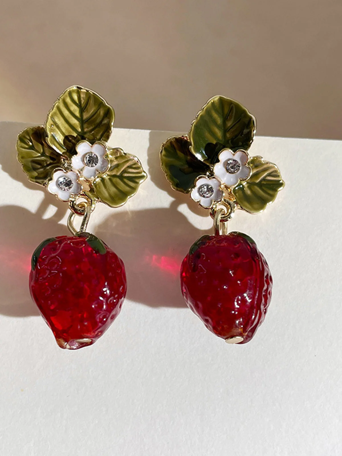 Retro Strass Erdbeer Baumel Ohrringe - Image 6
