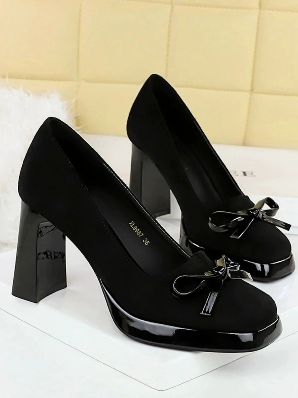 Retro Suede Bowknot Klobig High Heels - Image 3