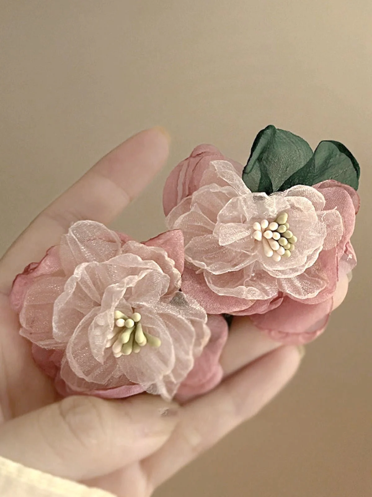 Rosa Vintage 3D-Blumen Ohrringe - Image 3