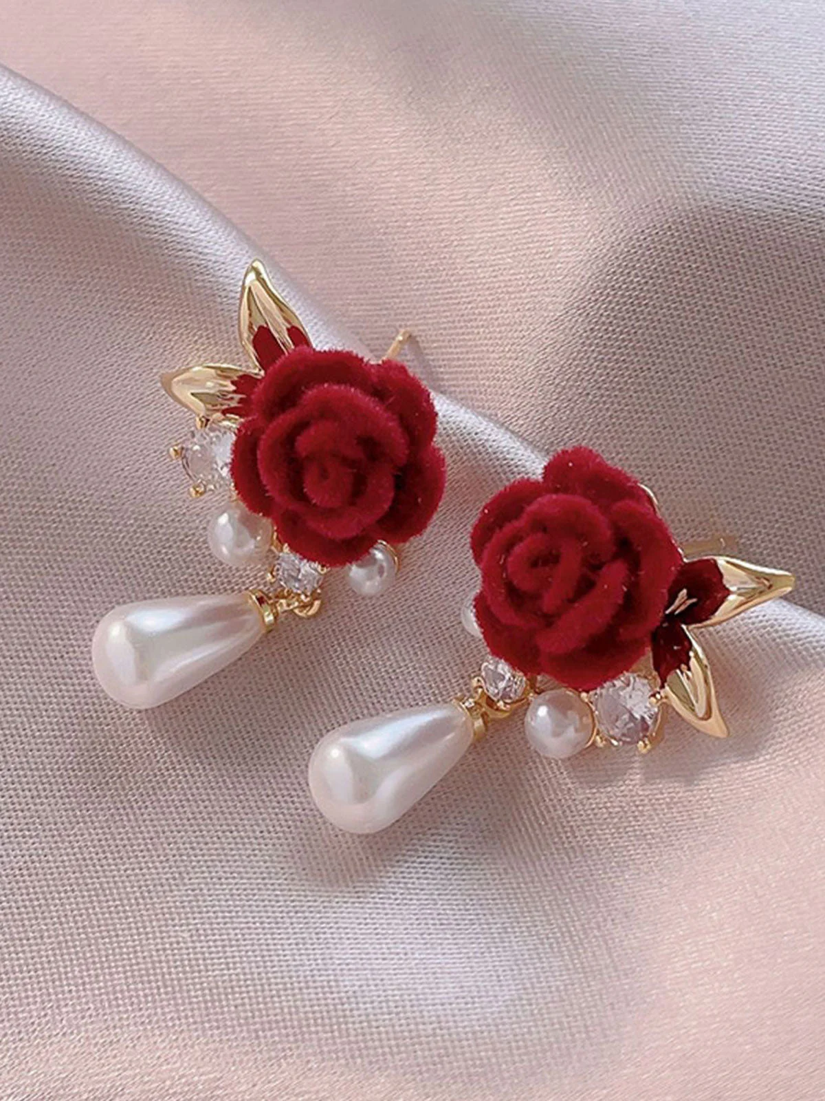 Rose Perlenanhänger Schleife Ohrstecker - Image 2
