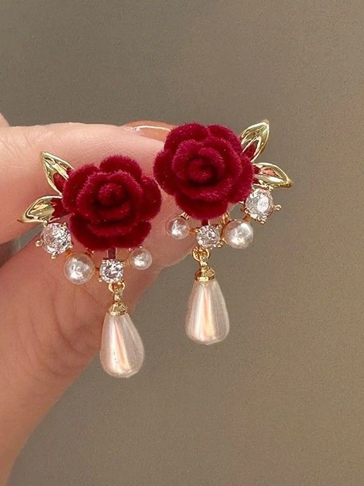 Rose Perlenanhänger Schleife Ohrstecker - Image 3