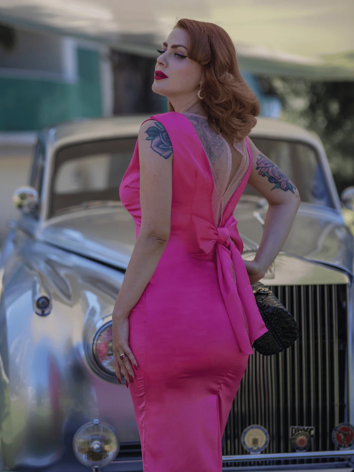 Rosenrot 1960s Satin Bleistiftkleid - Image 3