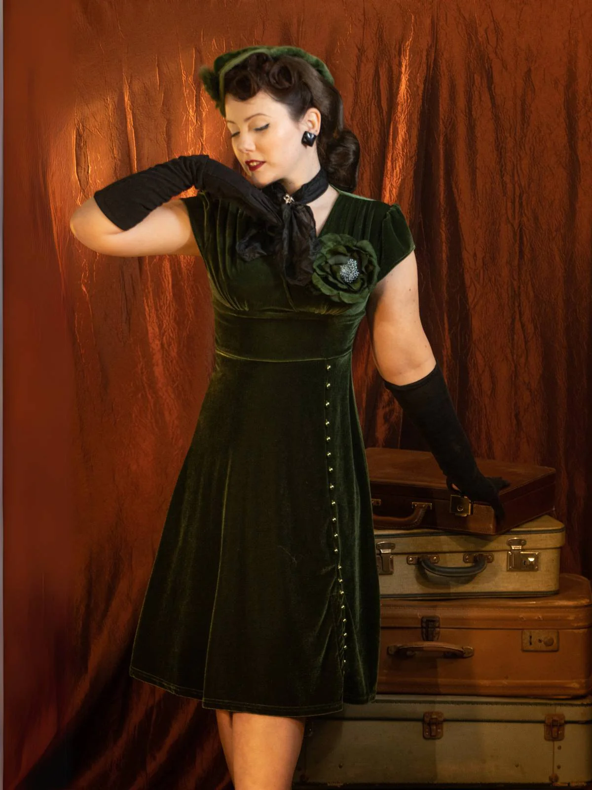 Grün 1940er Tief V-Ausschnitt Perle Samt Kleid - Image 2