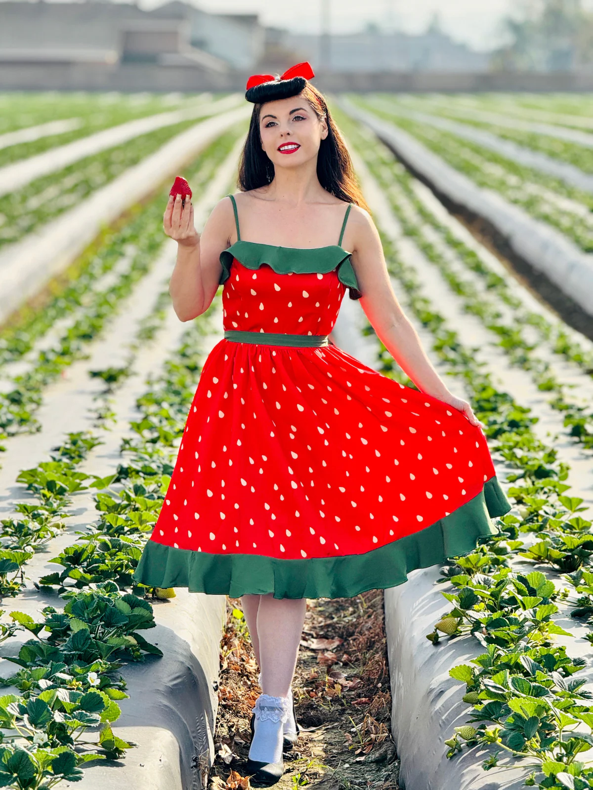 Rot 1950er Erdbeere Rüsche Kleid mit Gürtel - Image 2