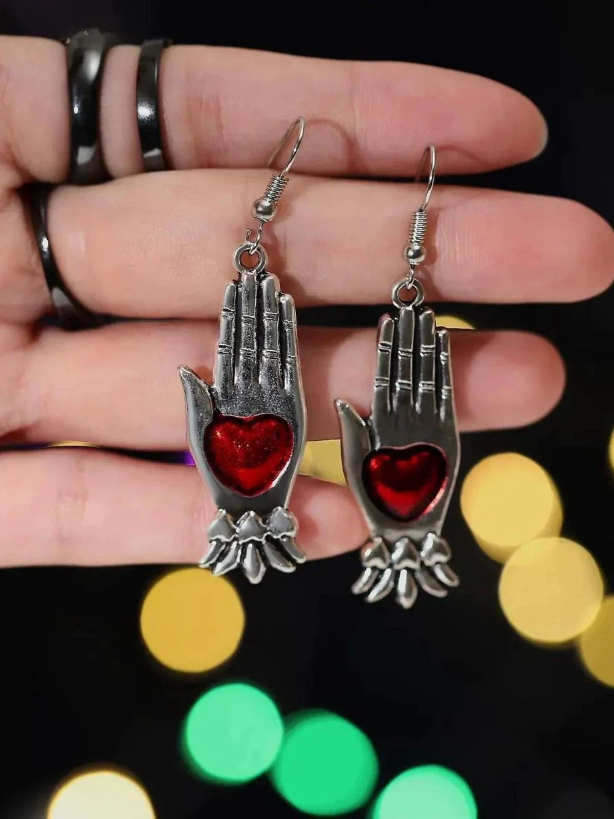Rot & Silber Vintage Gothic Herz Handschuh Ohrringe - Image 3