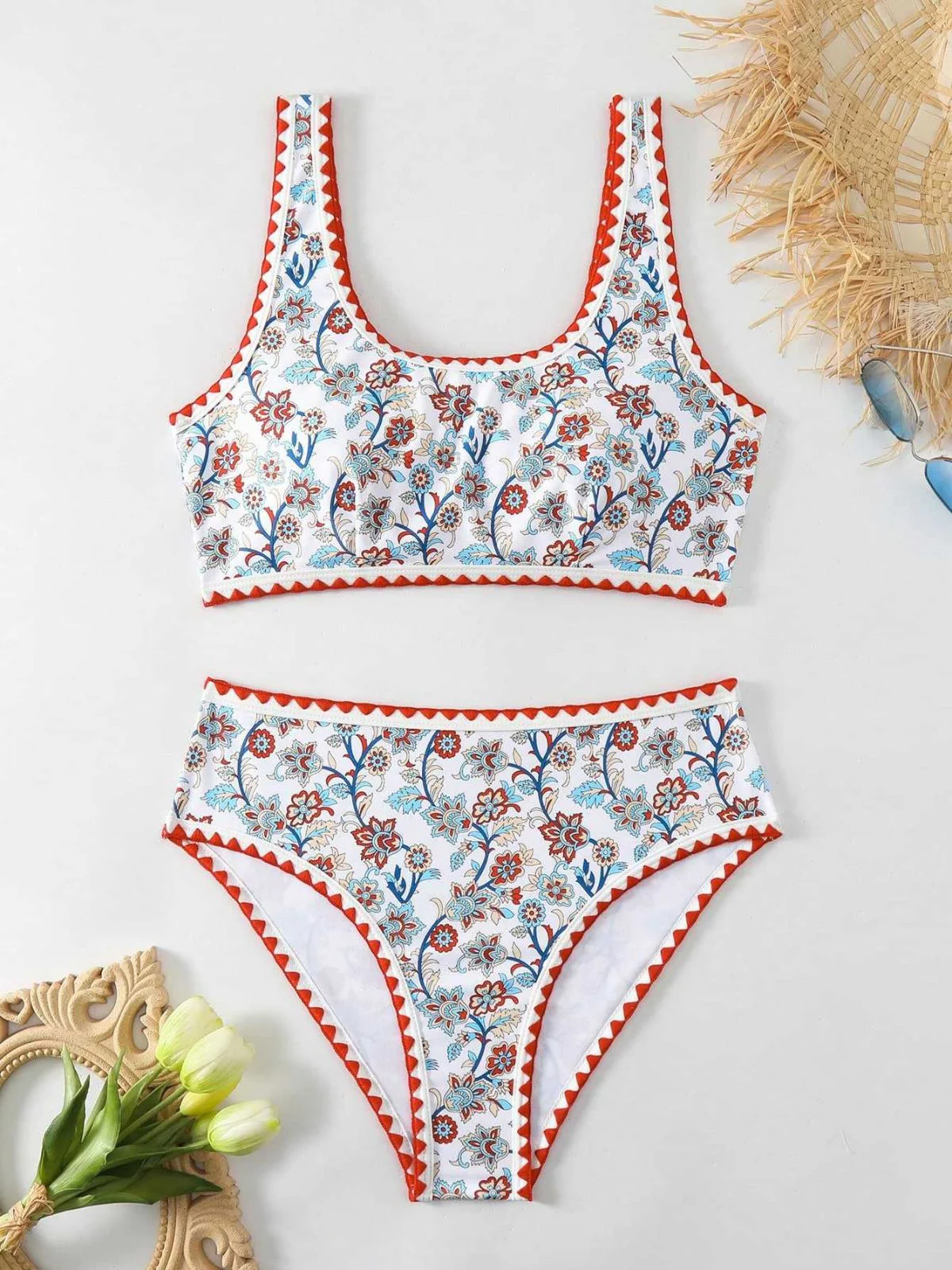 Rotes 50er Tankini-Set mit U-Ausschnitt und Blumen - Image 7