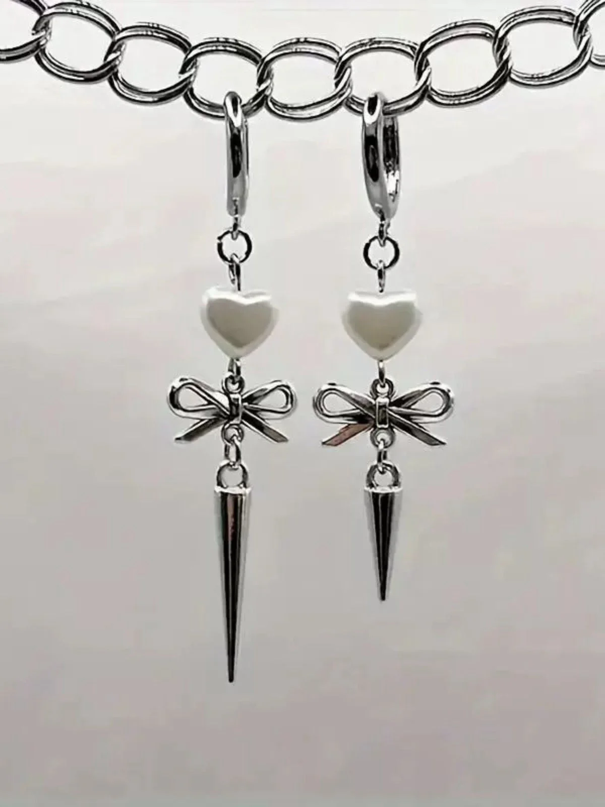 Silber Herz Asymmetrisch Bogen Drop Gothic Ohrringe - Image 2