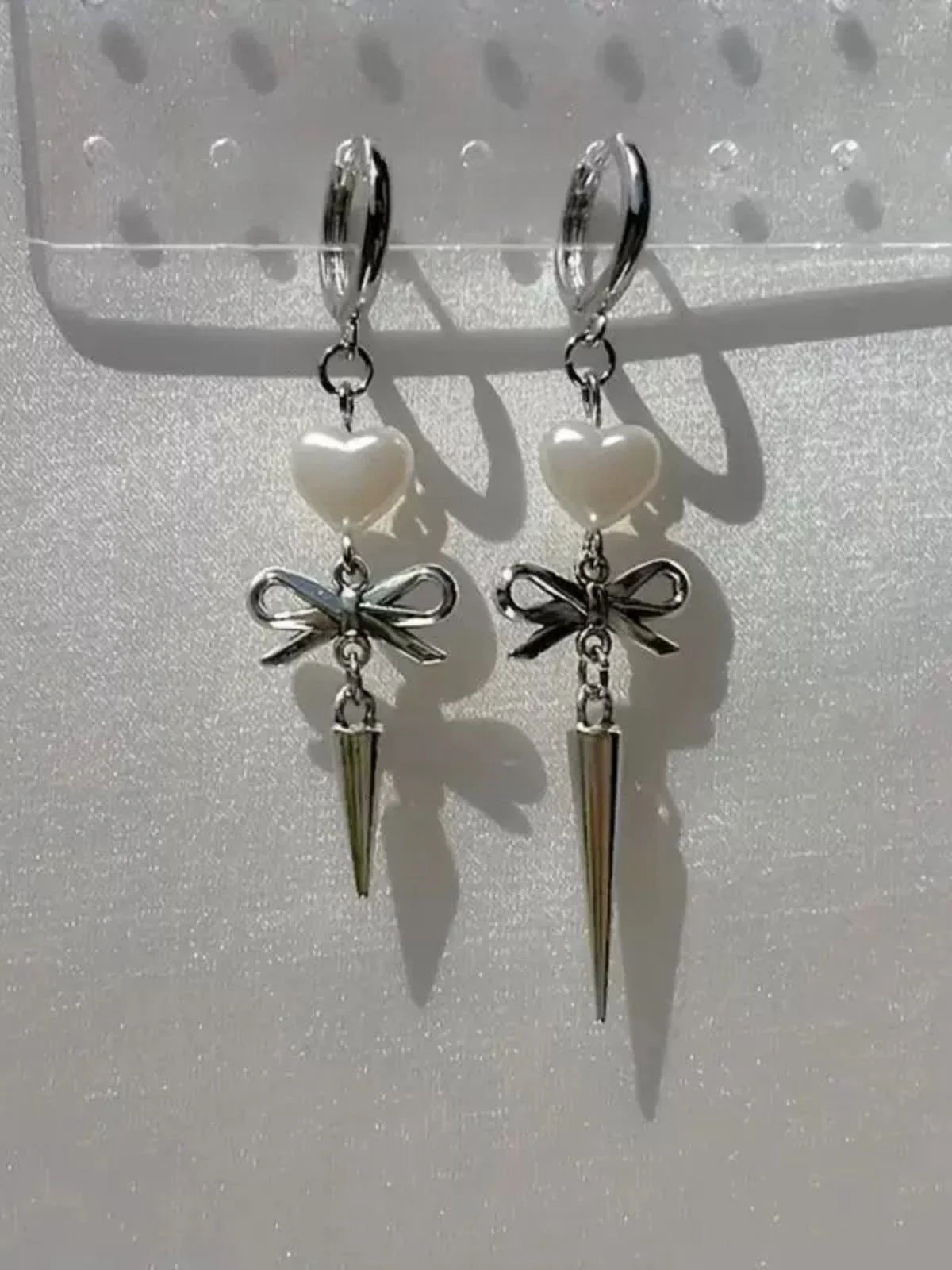 Silber Herz Asymmetrisch Bogen Drop Gothic Ohrringe - Image 3