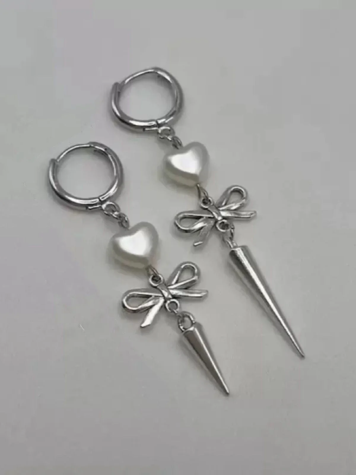Silber Herz Asymmetrisch Bogen Drop Gothic Ohrringe - Image 4
