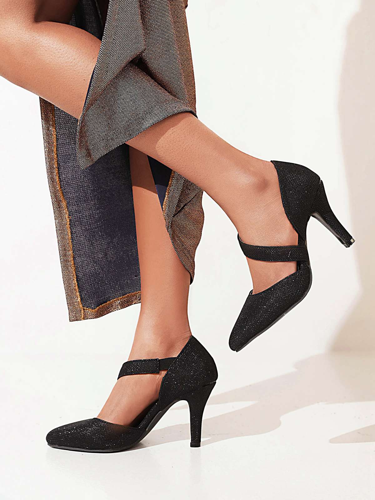 Spitz Zulaufende Funkeln Schräg Träger High Heels - Image 2